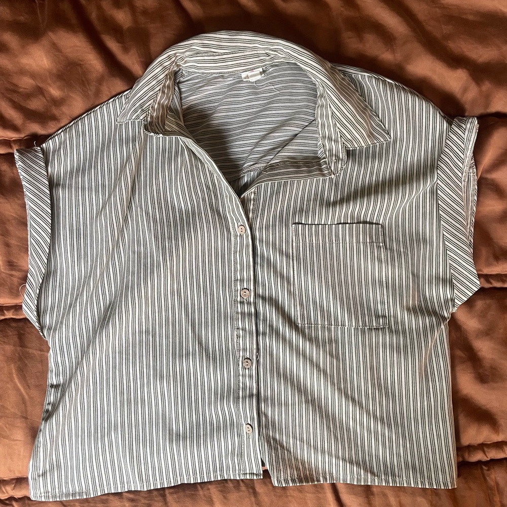 Cropped stripped button down